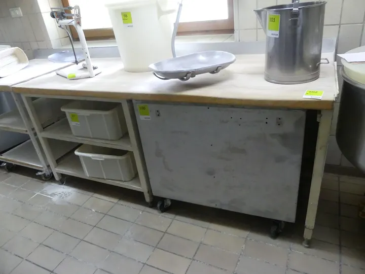 Bäckereiarbeitstisch, ohne Inhalt Maße in cm ca. 200 x 80 x 90